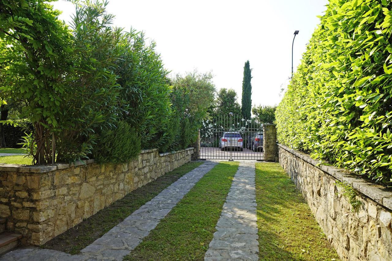 Villa Bouganville ตอสโกลาโน มาแดร์โน ภายนอก รูปภาพ
