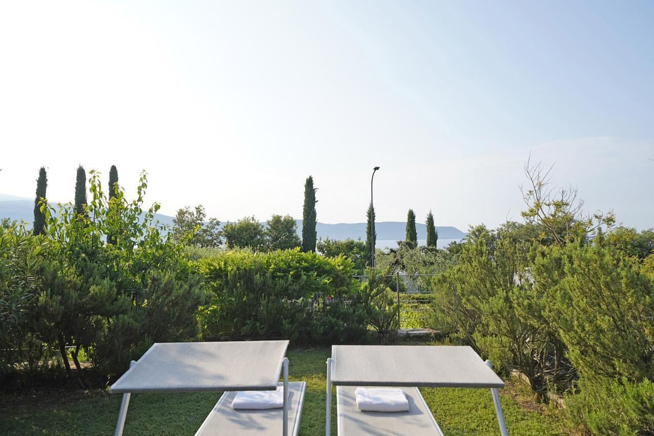 Villa Bouganville ตอสโกลาโน มาแดร์โน ภายนอก รูปภาพ
