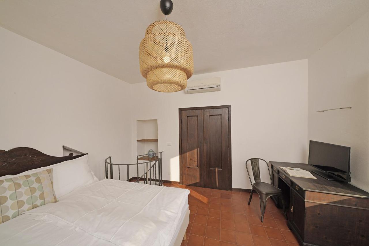 Villa Bouganville ตอสโกลาโน มาแดร์โน ภายนอก รูปภาพ
