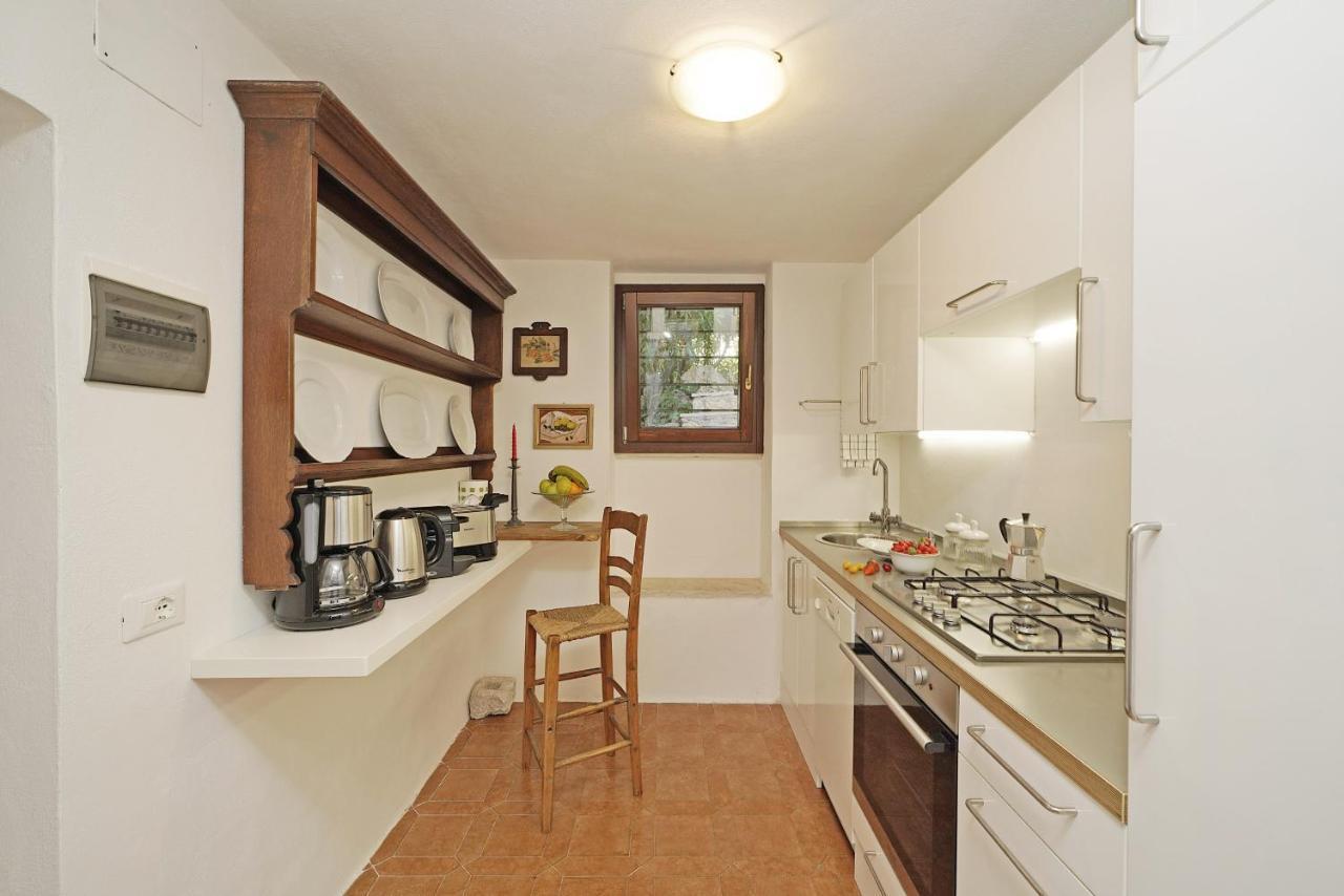 Villa Bouganville ตอสโกลาโน มาแดร์โน ภายนอก รูปภาพ