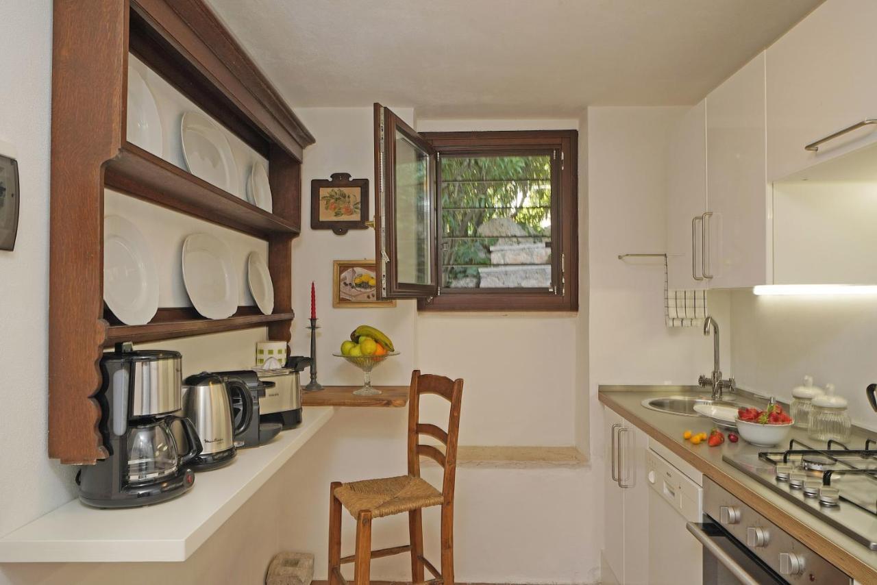 Villa Bouganville ตอสโกลาโน มาแดร์โน ภายนอก รูปภาพ