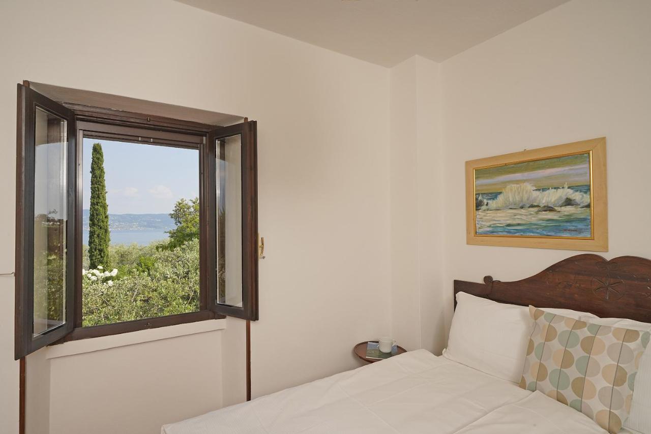 Villa Bouganville ตอสโกลาโน มาแดร์โน ภายนอก รูปภาพ