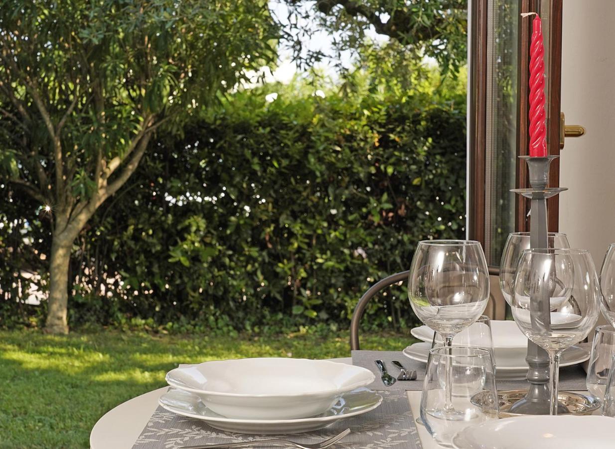 Villa Bouganville ตอสโกลาโน มาแดร์โน ภายนอก รูปภาพ