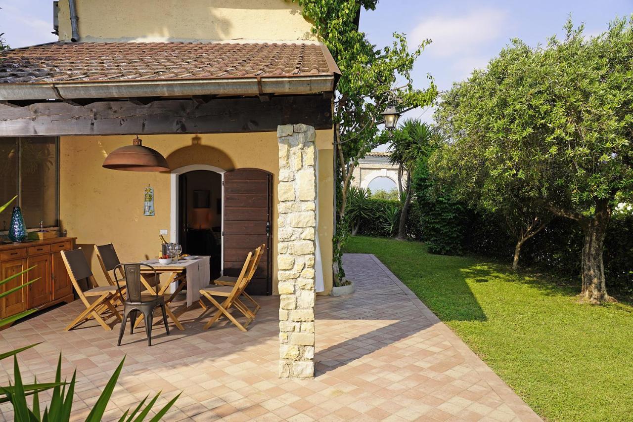 Villa Bouganville ตอสโกลาโน มาแดร์โน ภายนอก รูปภาพ